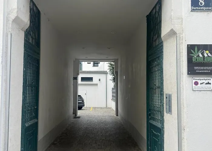Apartment Cozy In Location With Free Parking *