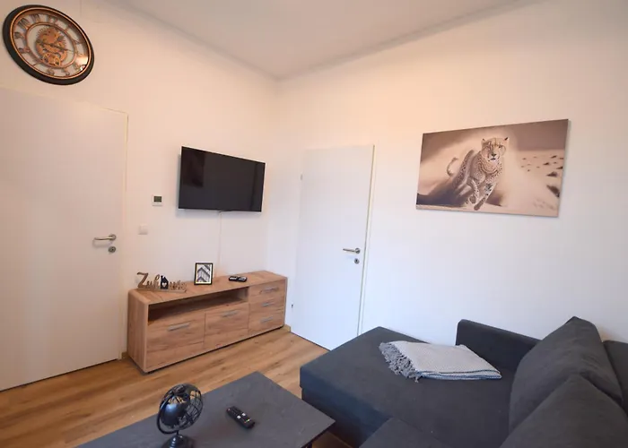 Cozy In Location With Free Parking Apartment