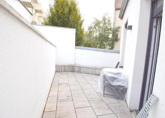 Apartment Cozy In Location With Free Parking *