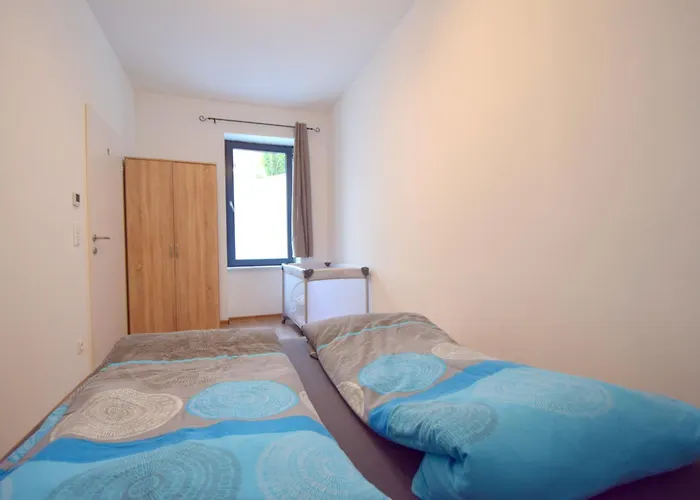 Cozy In Location With Free Parking *