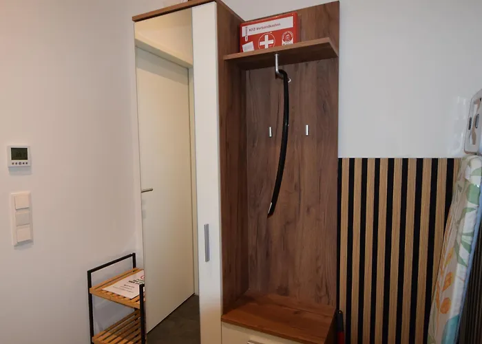 Cozy In Location With Free Parking Apartment *