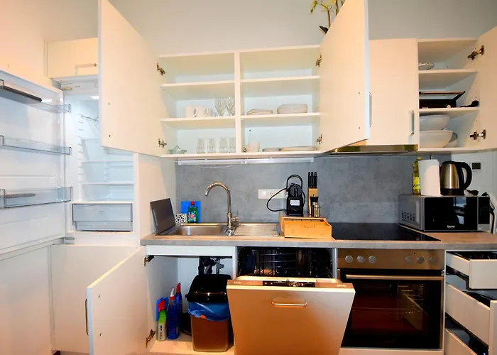 Apartment Cozy In Location With Free Parking *