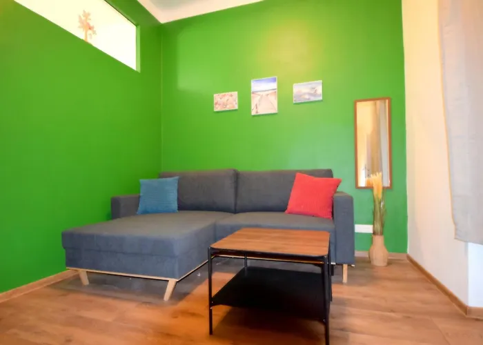Apartment Cozy In Location With Free Parking *