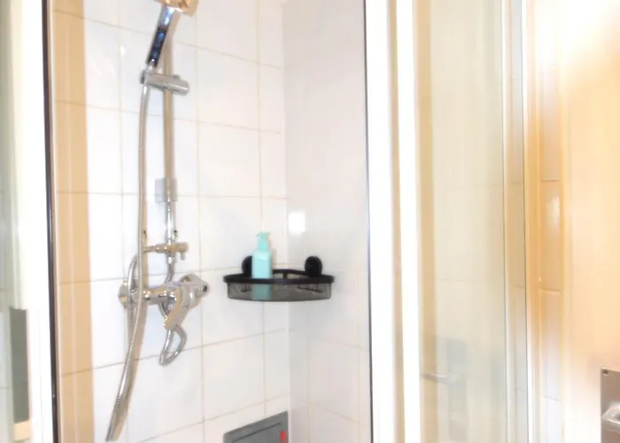 Cozy In Location With Free Parking * Wien