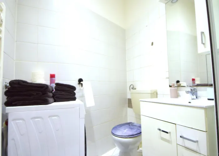 Cozy In Location With Free Parking Apartmán