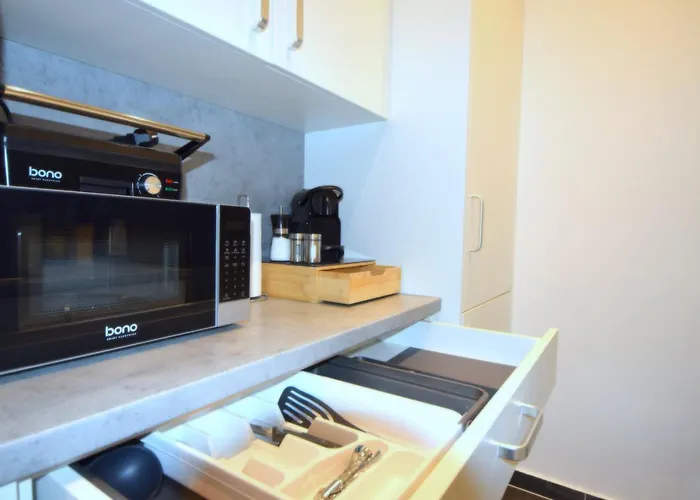 Cozy In Location With Free Parking Apartment