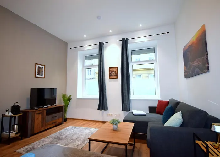 Cozy In Location With Free Parking *
