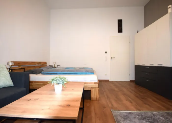 Cozy In Location With Free Parking *