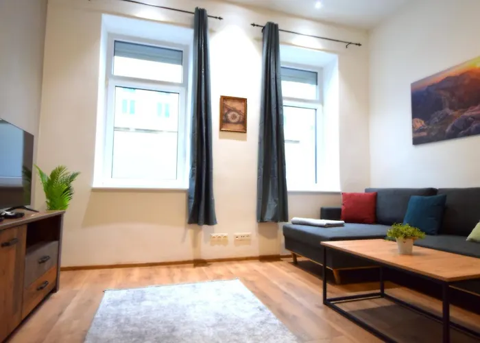 Cozy In Location With Free Parking Apartment *