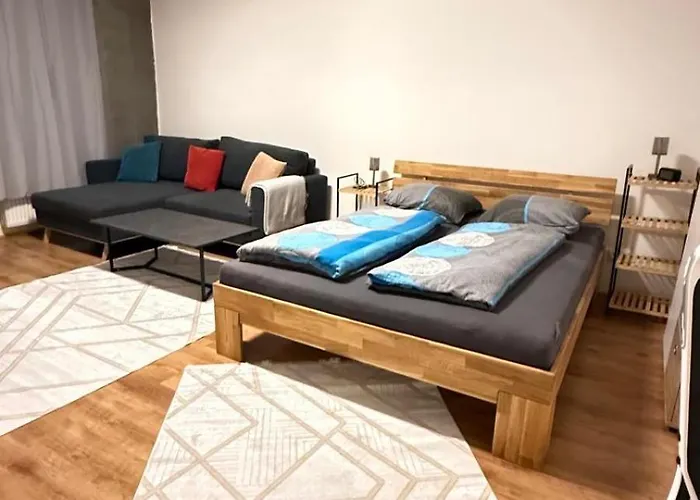 Cozy In Location With Free Parking