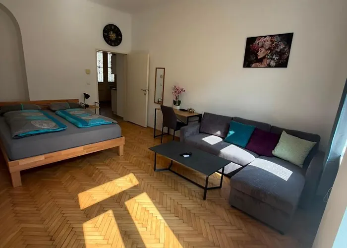 Cozy In Location With Free Parking Apartmán